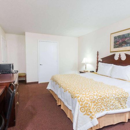 Days Inn By Wyndham Amherst Εξωτερικό φωτογραφία