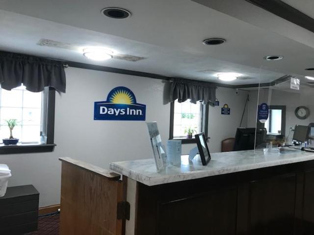 Days Inn By Wyndham Amherst Εξωτερικό φωτογραφία