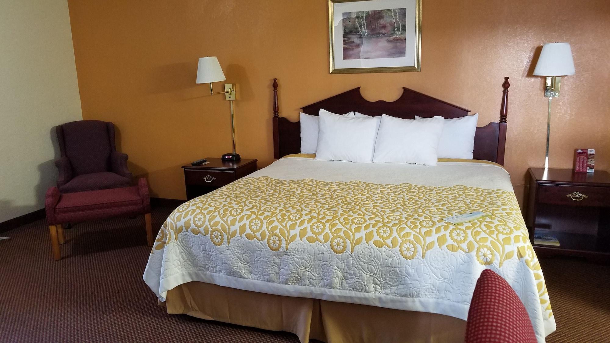 Days Inn By Wyndham Amherst Εξωτερικό φωτογραφία