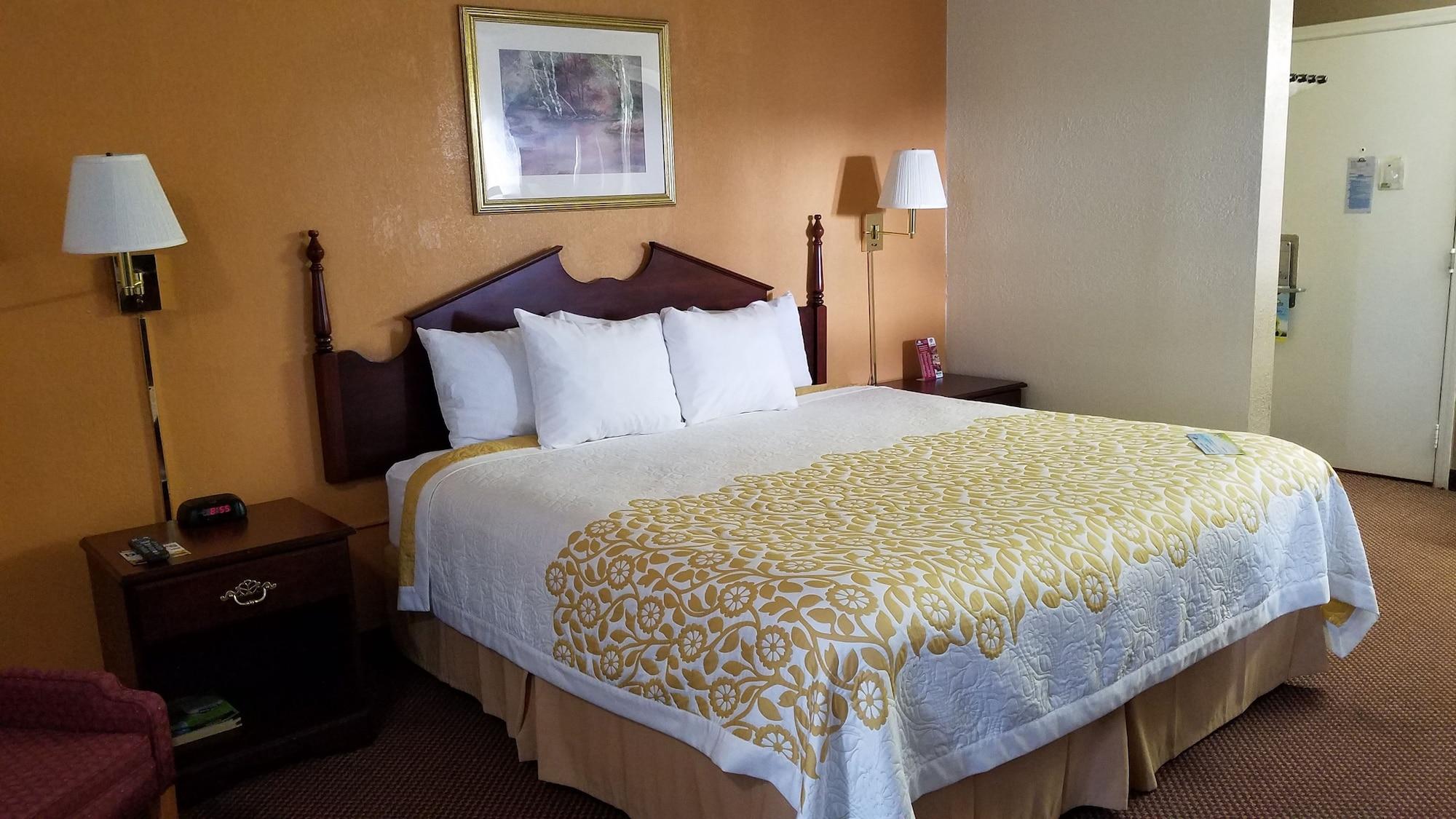 Days Inn By Wyndham Amherst Εξωτερικό φωτογραφία