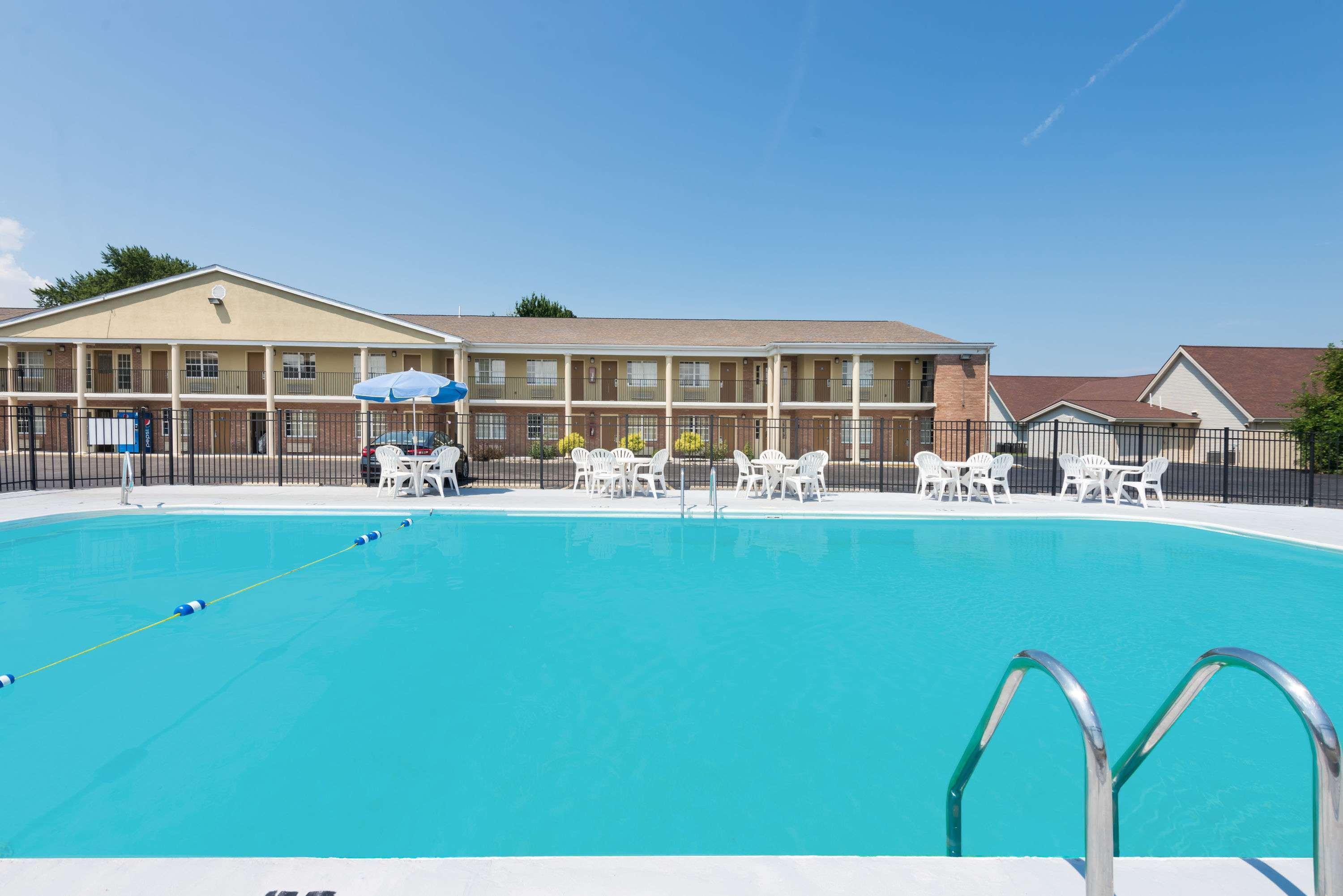 Days Inn By Wyndham Amherst Εξωτερικό φωτογραφία