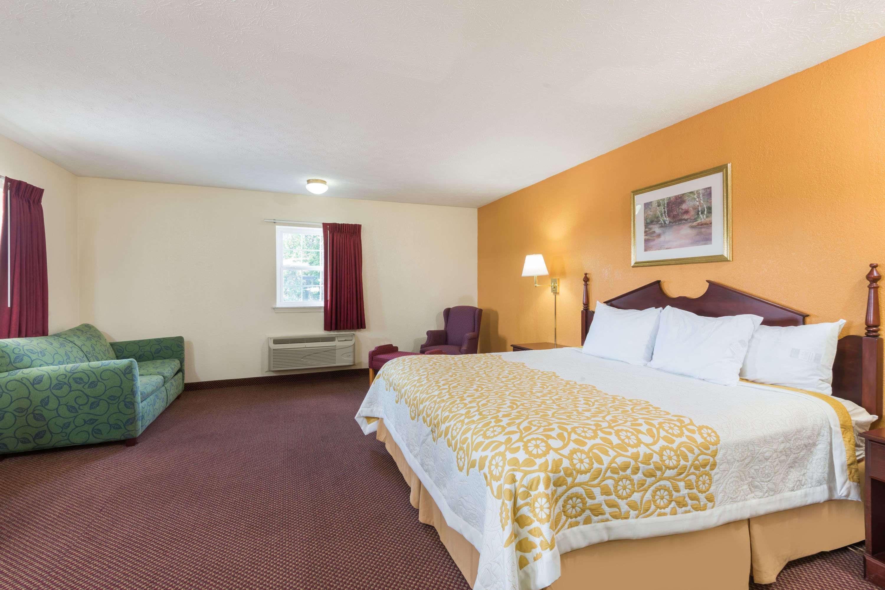 Days Inn By Wyndham Amherst Εξωτερικό φωτογραφία