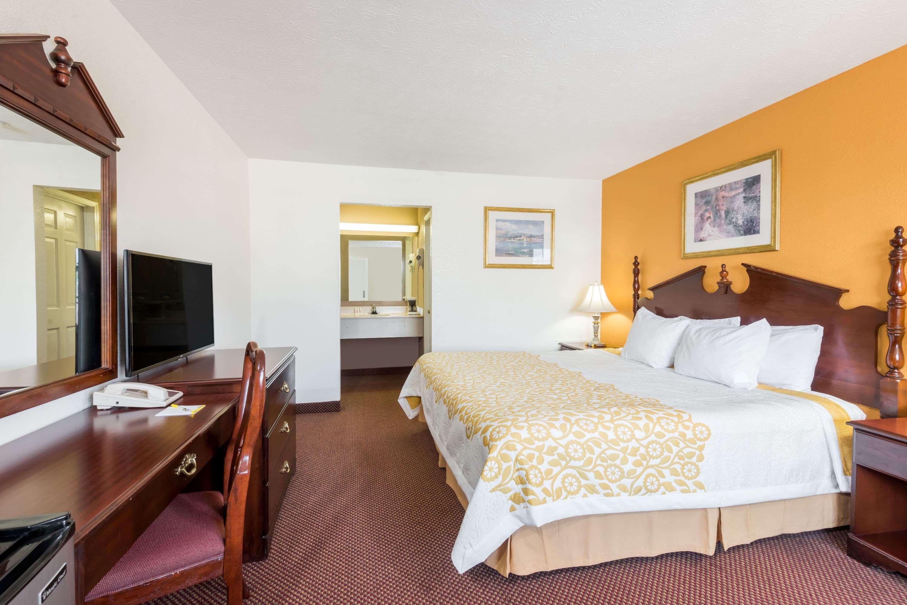 Days Inn By Wyndham Amherst Εξωτερικό φωτογραφία