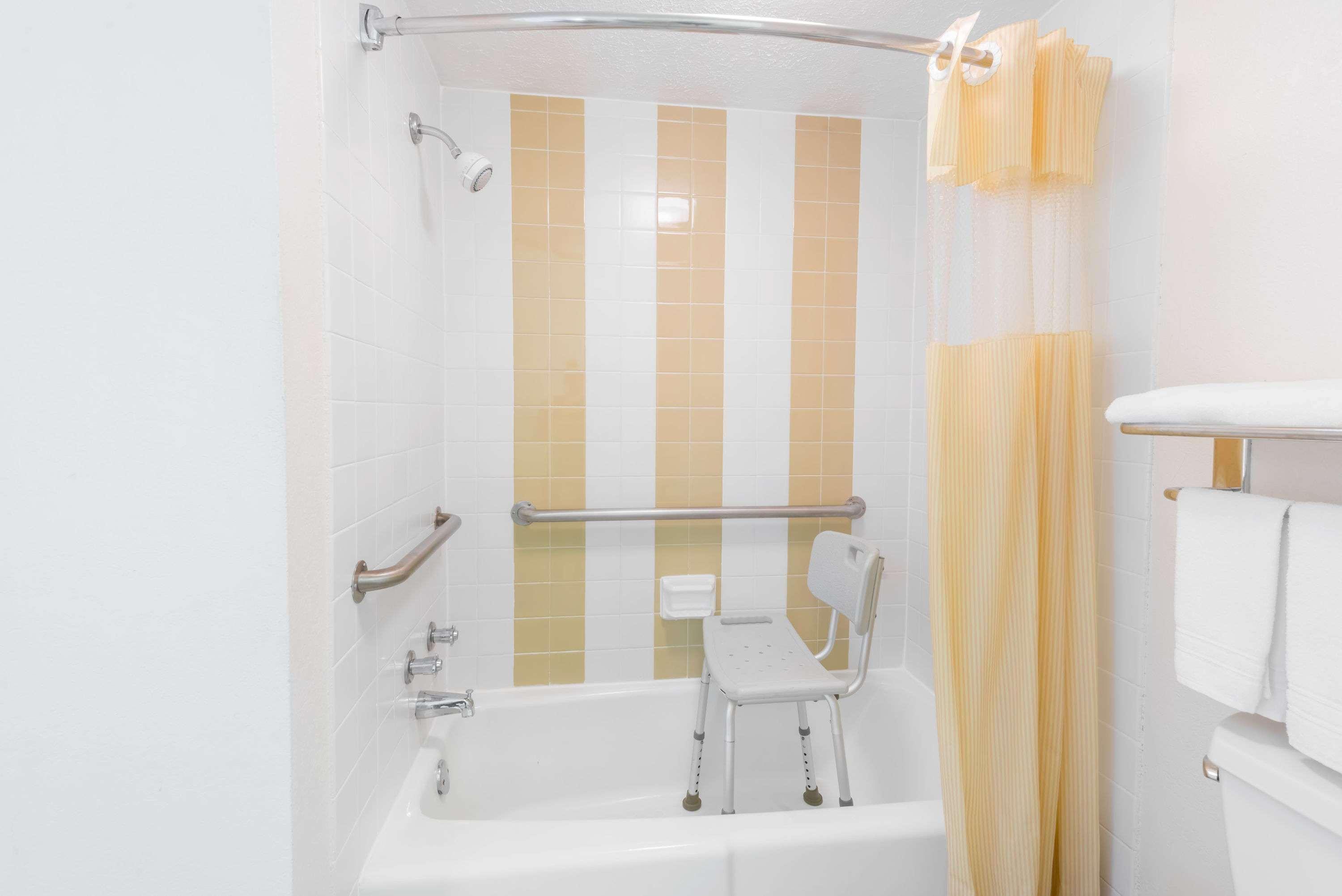 Days Inn By Wyndham Amherst Εξωτερικό φωτογραφία