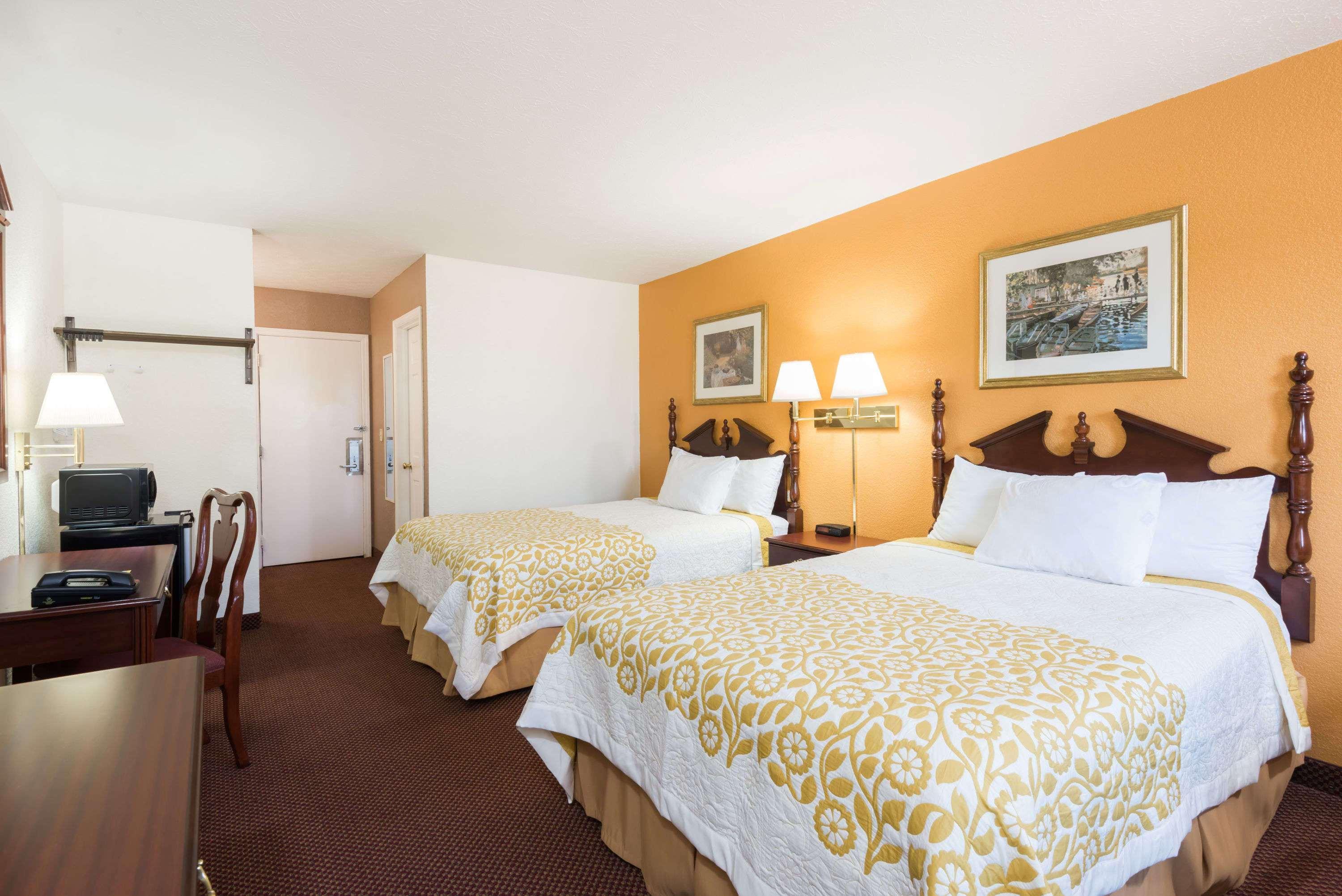 Days Inn By Wyndham Amherst Εξωτερικό φωτογραφία