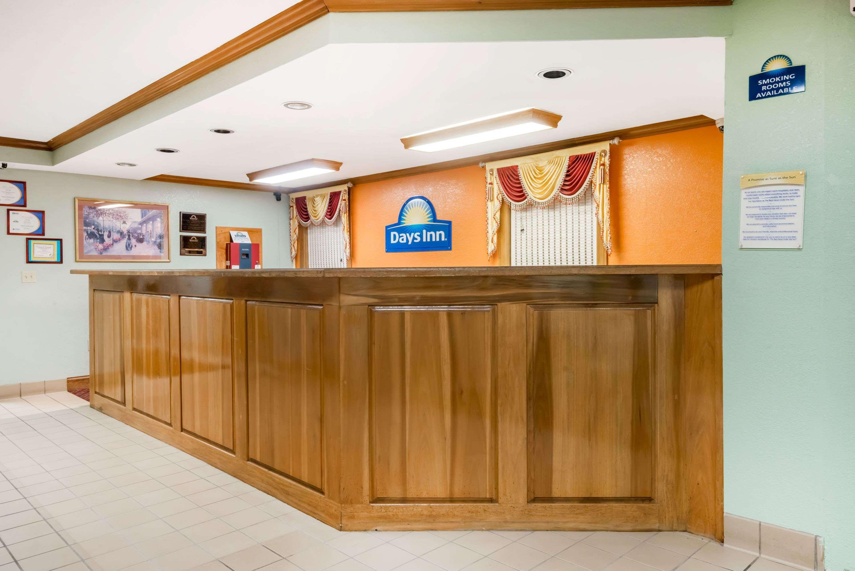 Days Inn By Wyndham Amherst Εξωτερικό φωτογραφία