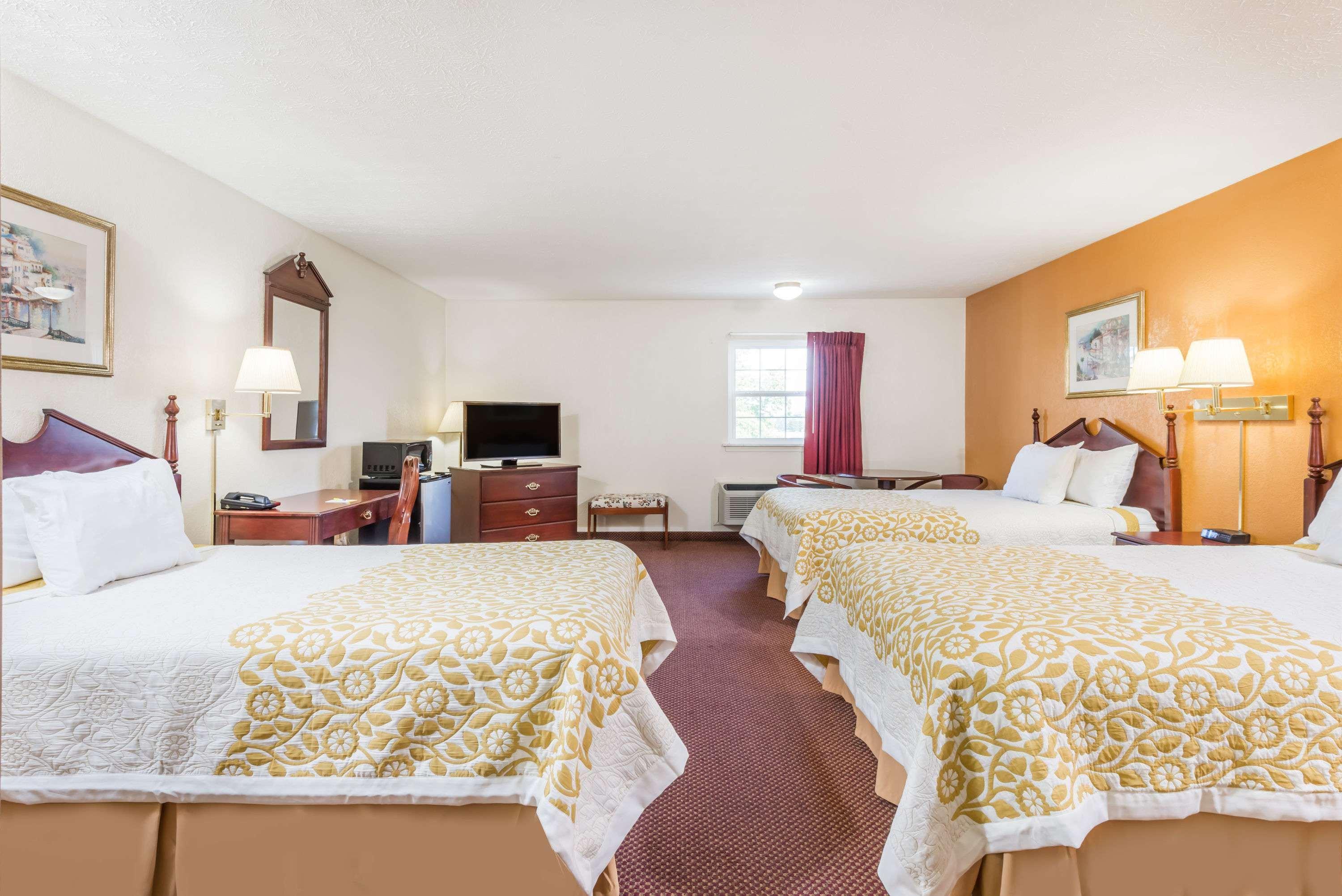 Days Inn By Wyndham Amherst Εξωτερικό φωτογραφία