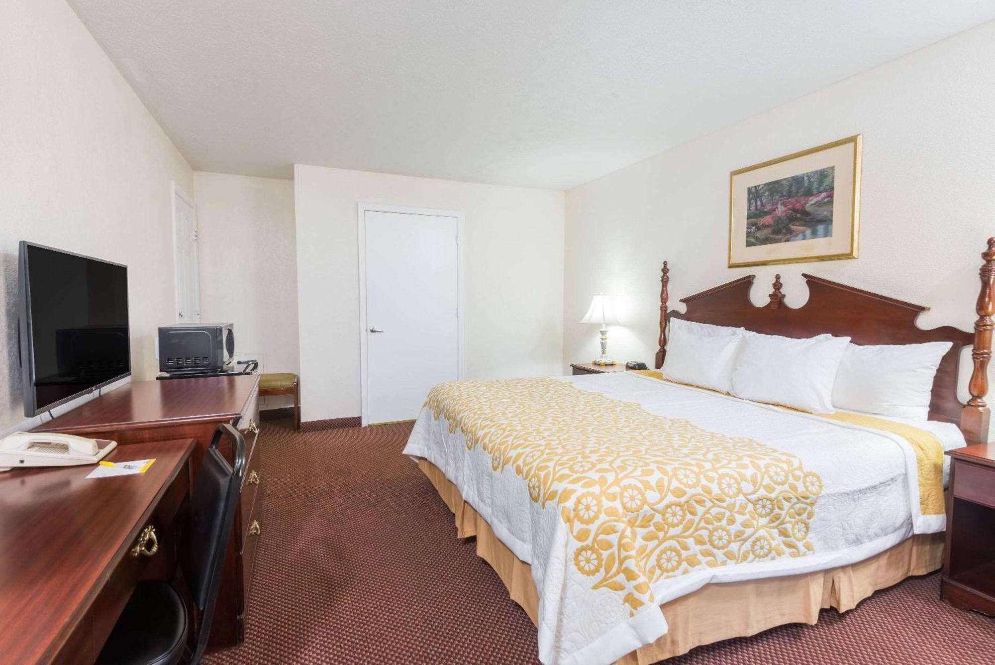 Days Inn By Wyndham Amherst Εξωτερικό φωτογραφία