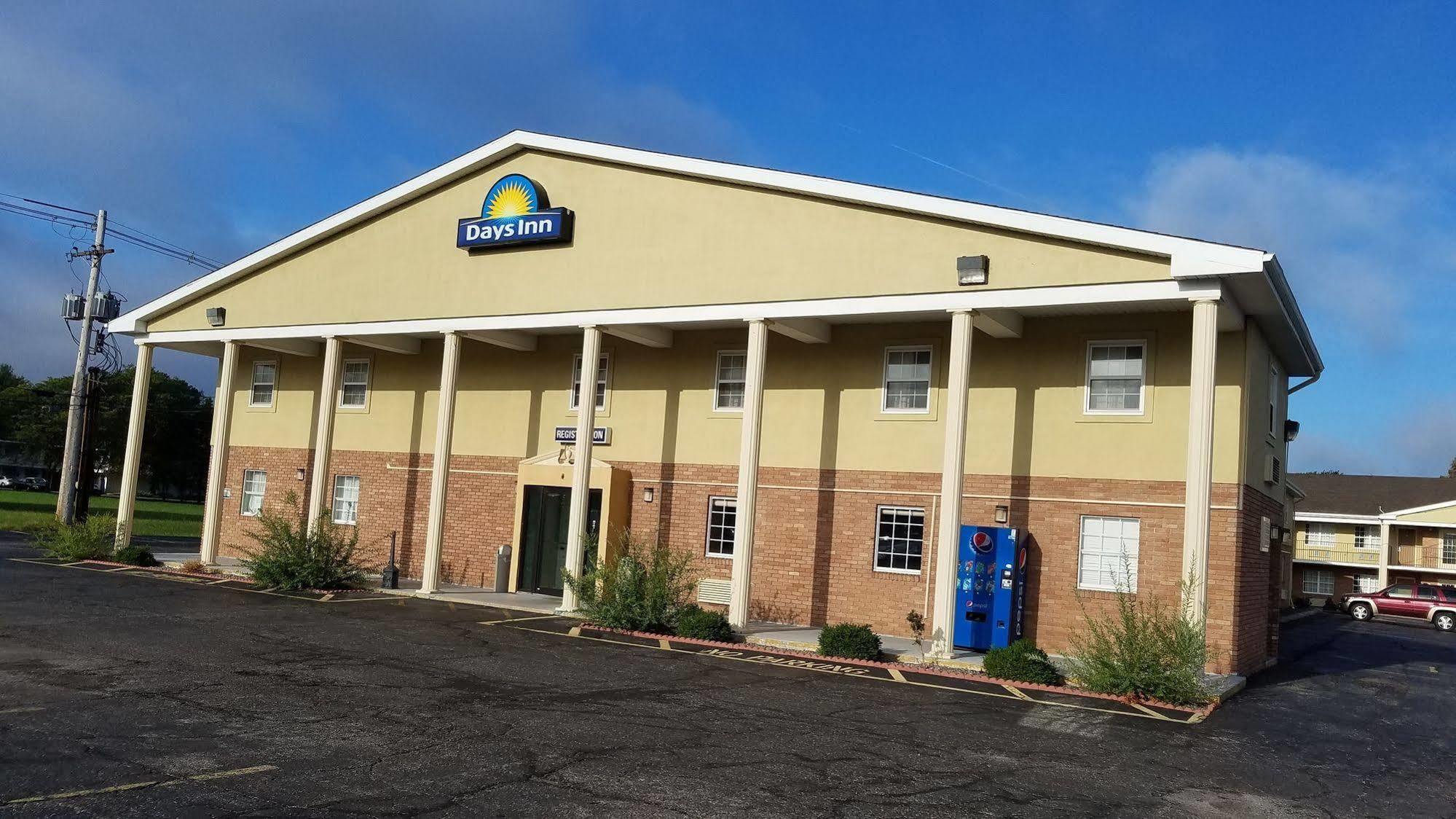 Days Inn By Wyndham Amherst Εξωτερικό φωτογραφία