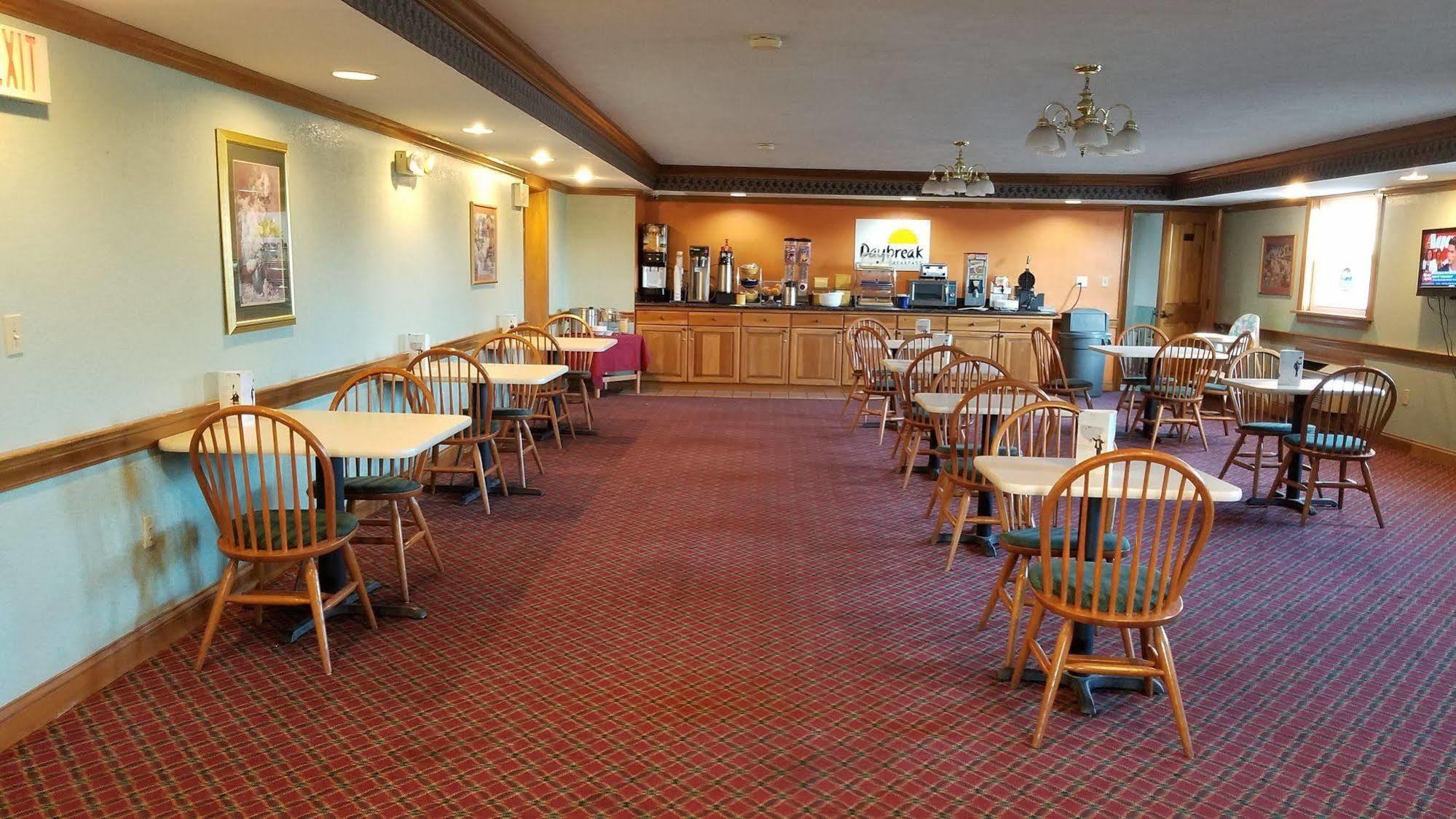 Days Inn By Wyndham Amherst Εξωτερικό φωτογραφία